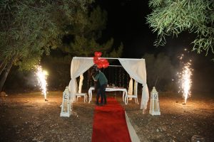 Bodrum Kumsalda Evlenme Teklifi Organizasyonu Gazebo Süslemeleri