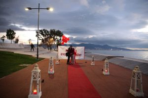 İzmir Gün Batımı İskelesinde Romantik Evlilik Teklifi Organizasyonu