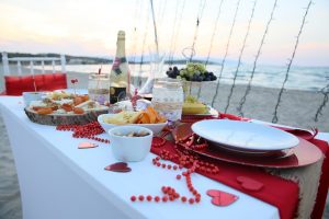 Kumsal Evlenme Teklifi Organizasyonu Masa Süsleme İzmir Organizasyon